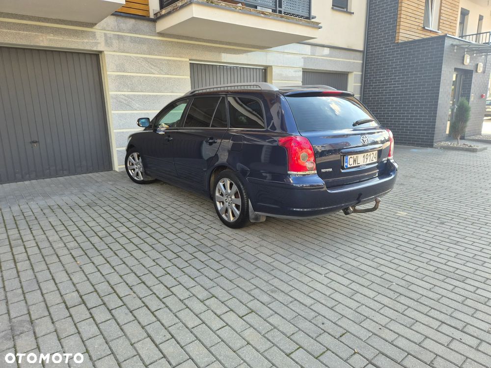 Toyota Avensis - 4