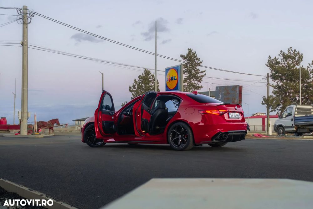 Alfa Romeo Giulia 2.9 Turbo RWD AT8 Quadrifoglio - 2