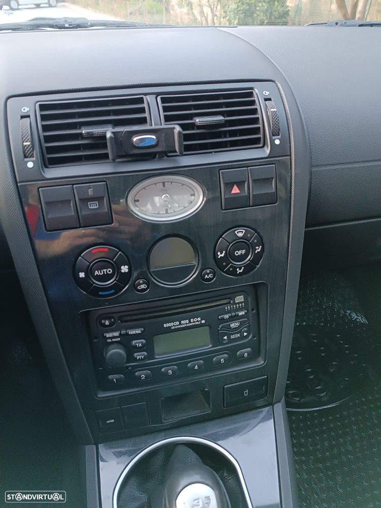 Ford Mondeo 2.0 TDdi Ghia - 11