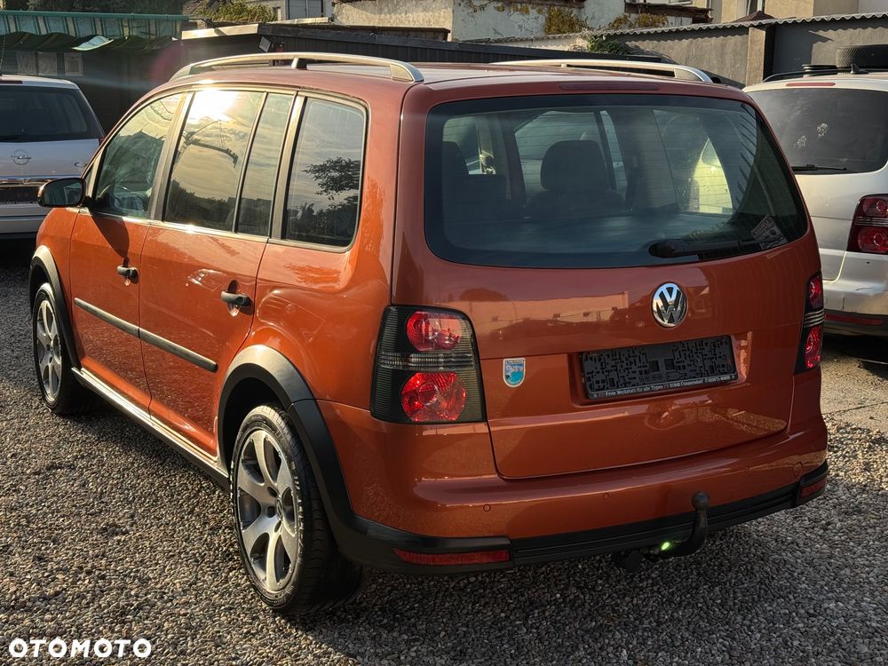 Volkswagen Touran - 6