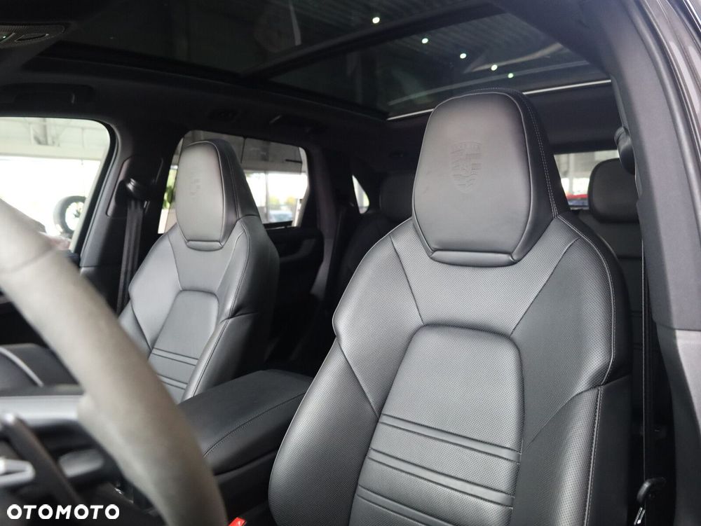 Porsche Cayenne - 16