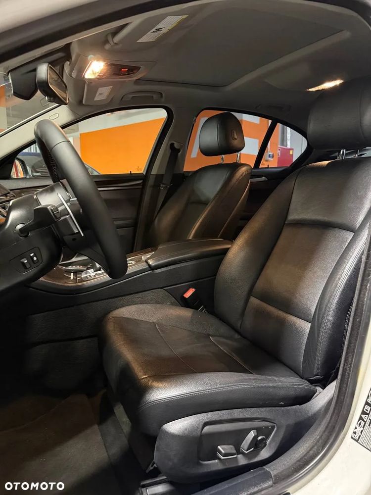BMW Seria 5 530d xDrive Touring Luxury Line - 10