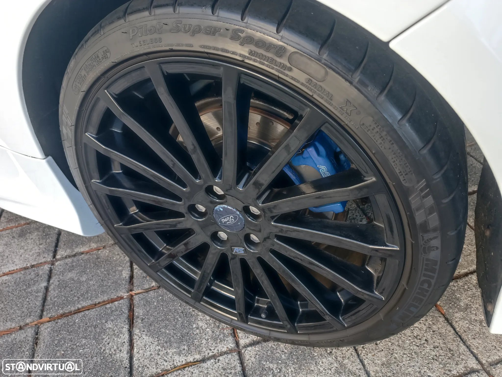 Ford Focus 2.5 T RS - 13