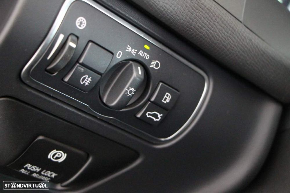 Volvo XC 60 2.0 D4 R-Design 139g Start/Stop - 10