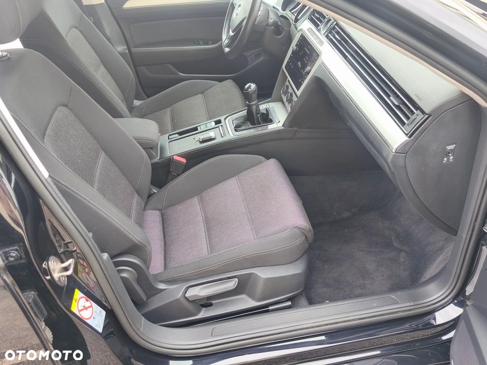 Volkswagen Passat Variant 2.0 TDI (BlueMotion Technology) Highline - 14