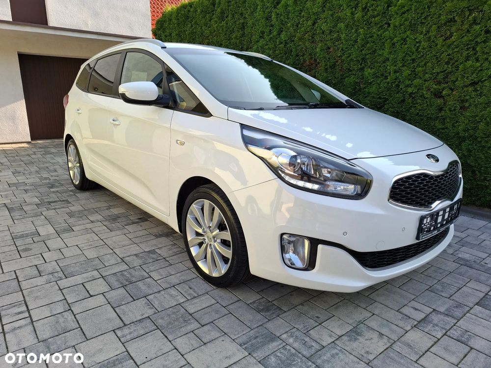Kia Carens - 5