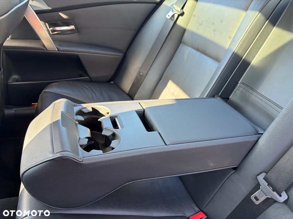 BMW Seria 5 545i - 17