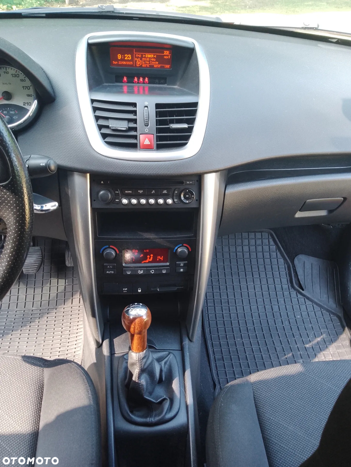 Peugeot 207 - 16