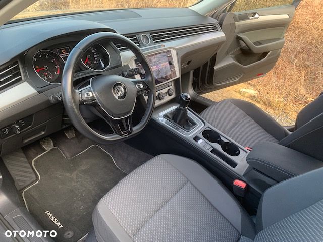 Volkswagen Passat - 12