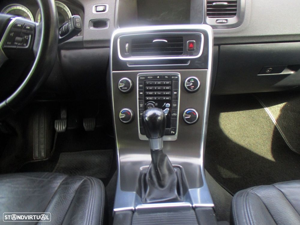 Volvo V60 DRIVe Momentum - 26