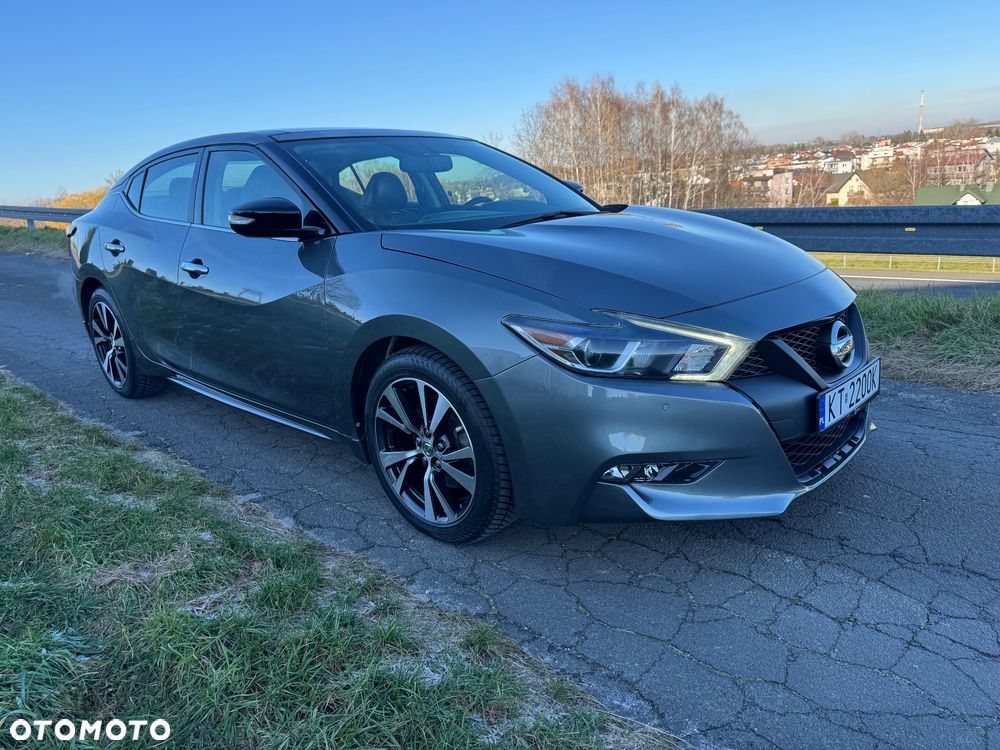 Nissan Maxima - 1