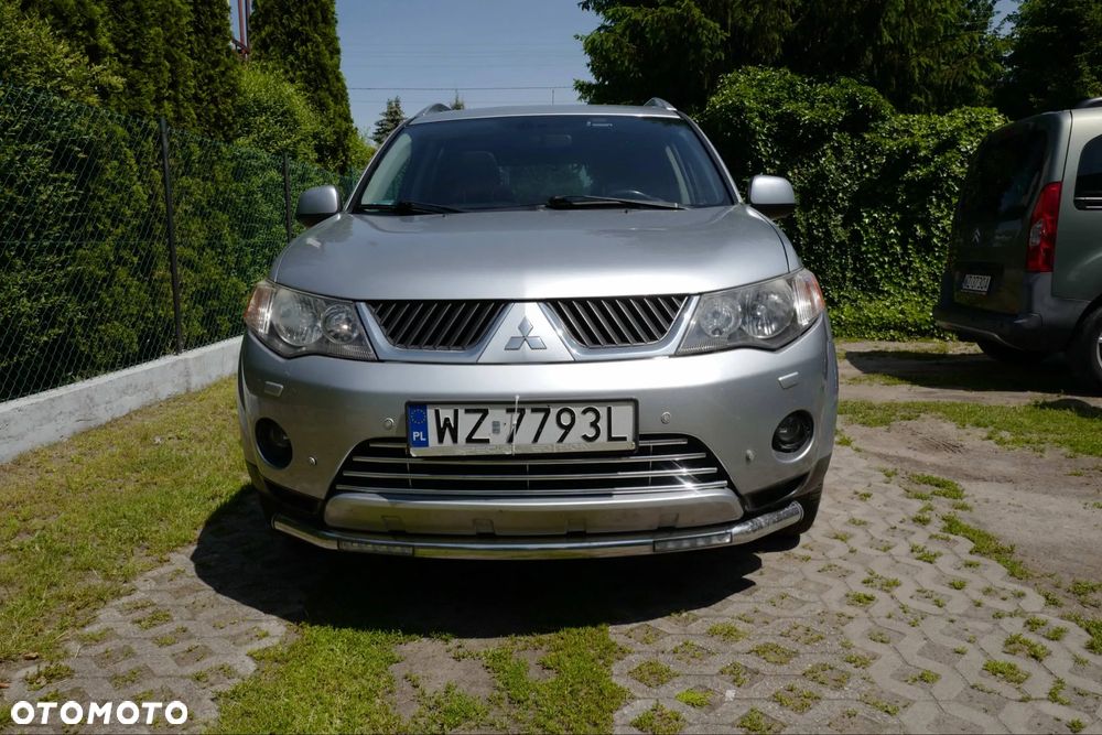 Mitsubishi Outlander - 2
