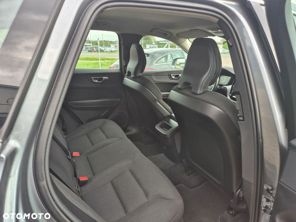 Volvo XC 60 B4 D AWD Geartronic Momentum Pro - 35