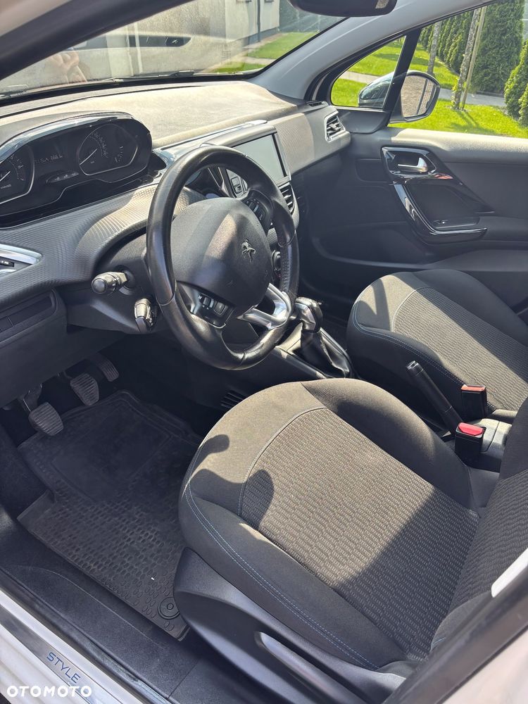 Peugeot 208 1.2 PureTech Style - 9