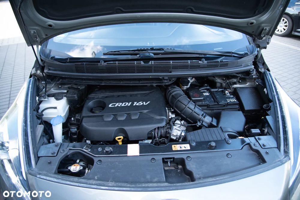 Kia Carens 1.7 CRDi 136 Dream Team Edition - 33
