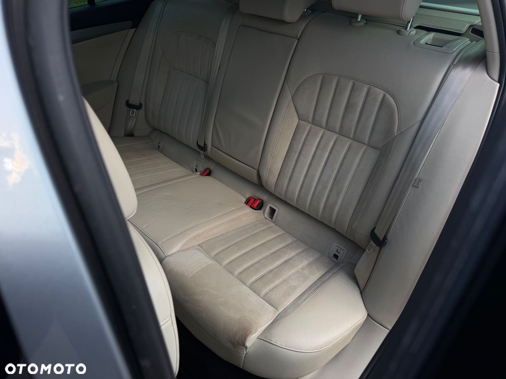 Skoda Superb 2.0 TDI Sportline DSG - 32