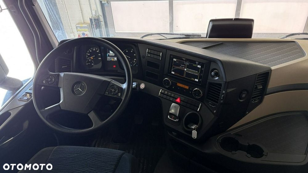 Mercedes-Benz Actros - 14