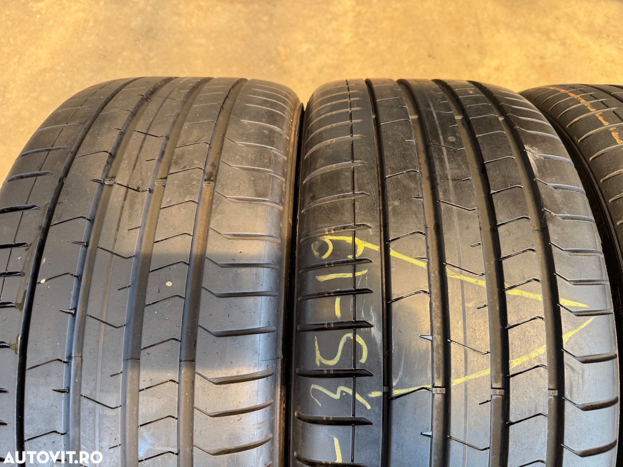Vând set anvelope 225/40/19-255/35/19 Pirelli de vară cu runflat aproape noi - 3