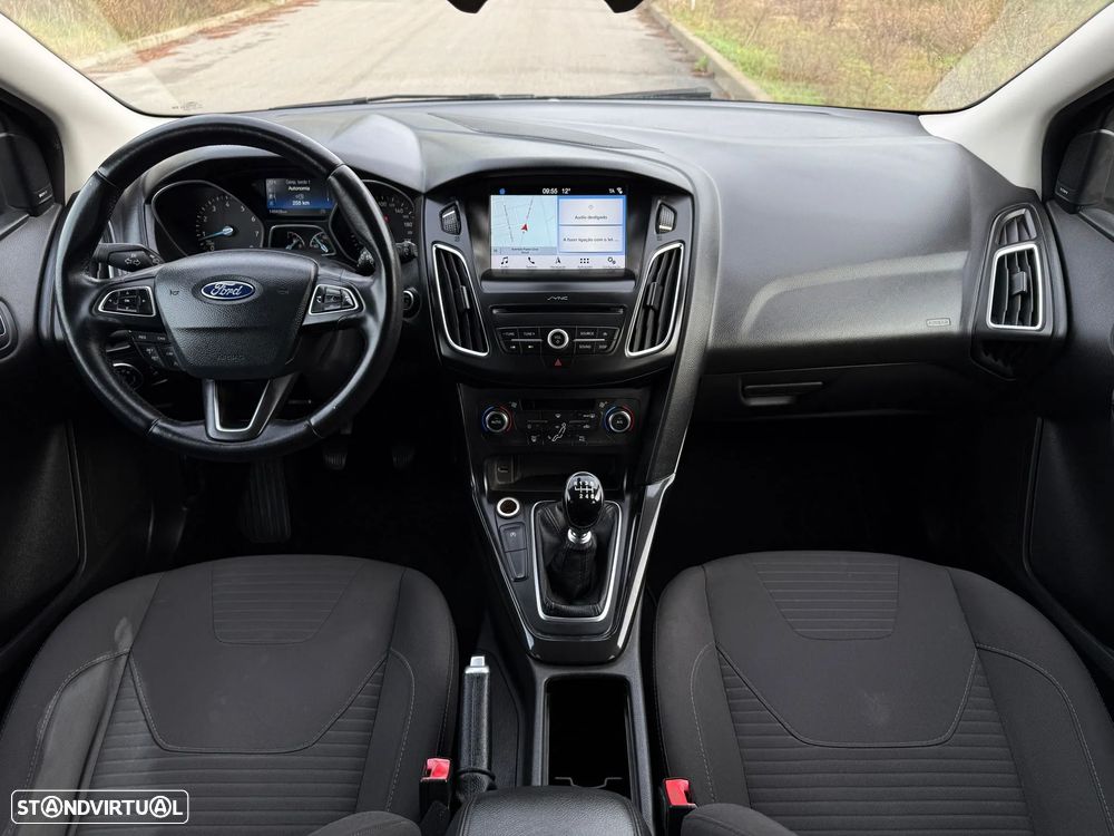 Ford Focus 1.0 EcoBoost Business - 19