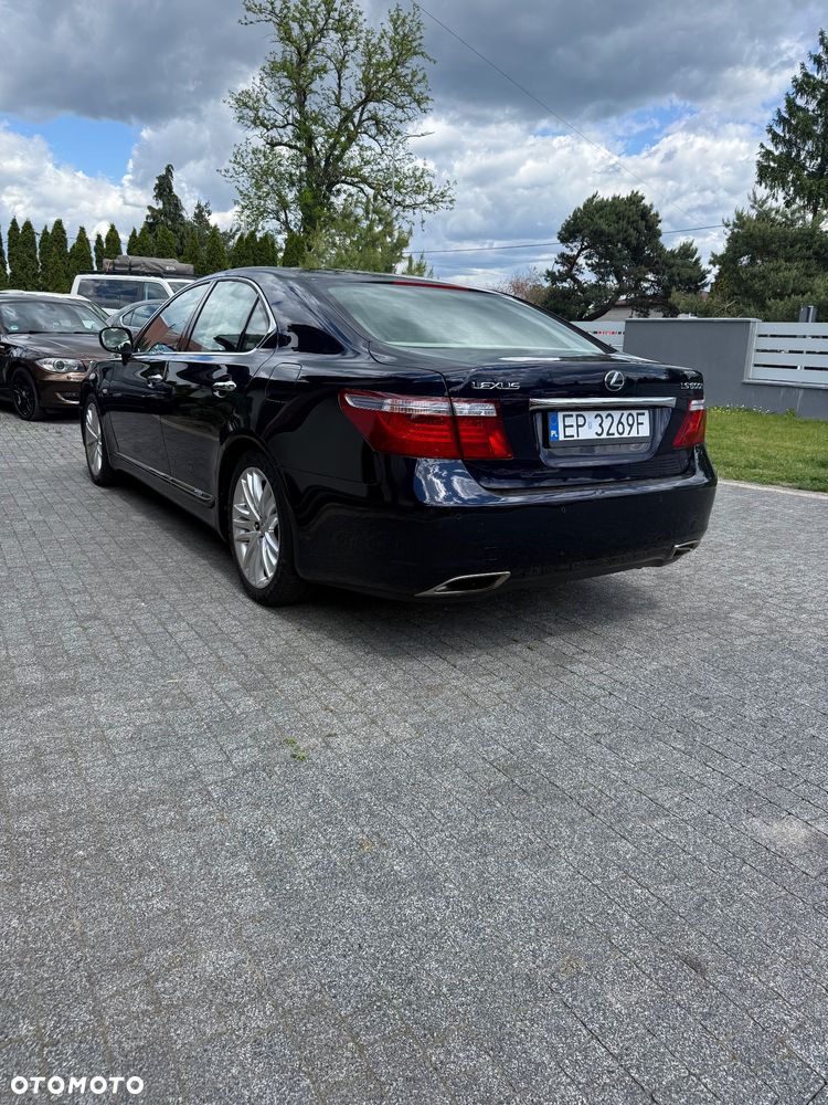 Lexus LS 600h - 11