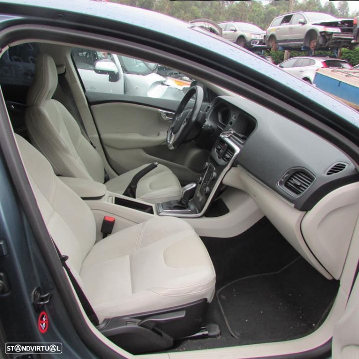 Volvo V40 Fastback 2.0 D3 (150Cv) de 2013 - Peças Usadas (7303) - 5