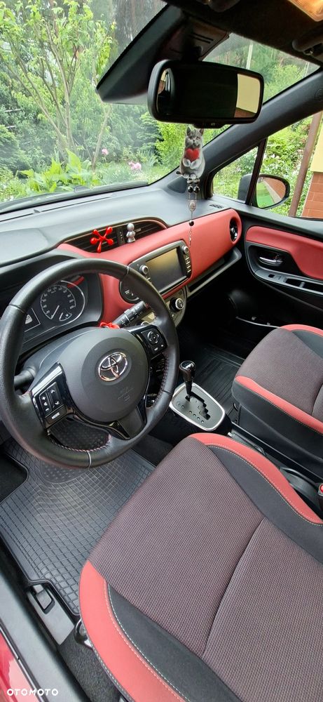 Toyota Yaris Hybrid 100 Selection Passion - 15