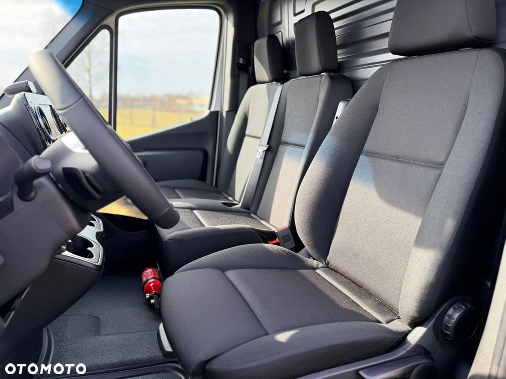 Mercedes-Benz Sprinter - 30
