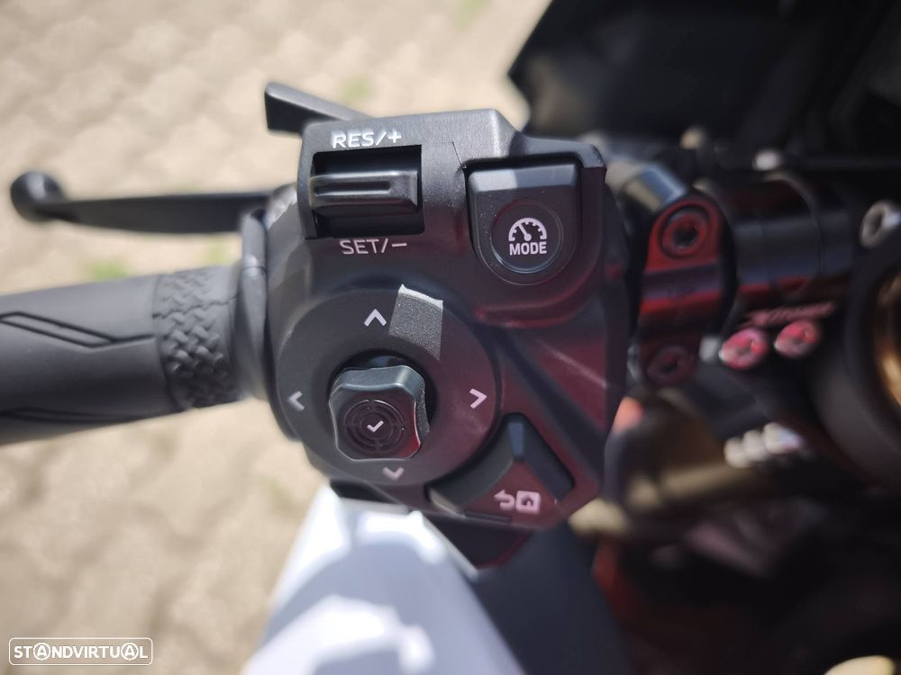 Yamaha R 9 Ediçao 70 anos - 6