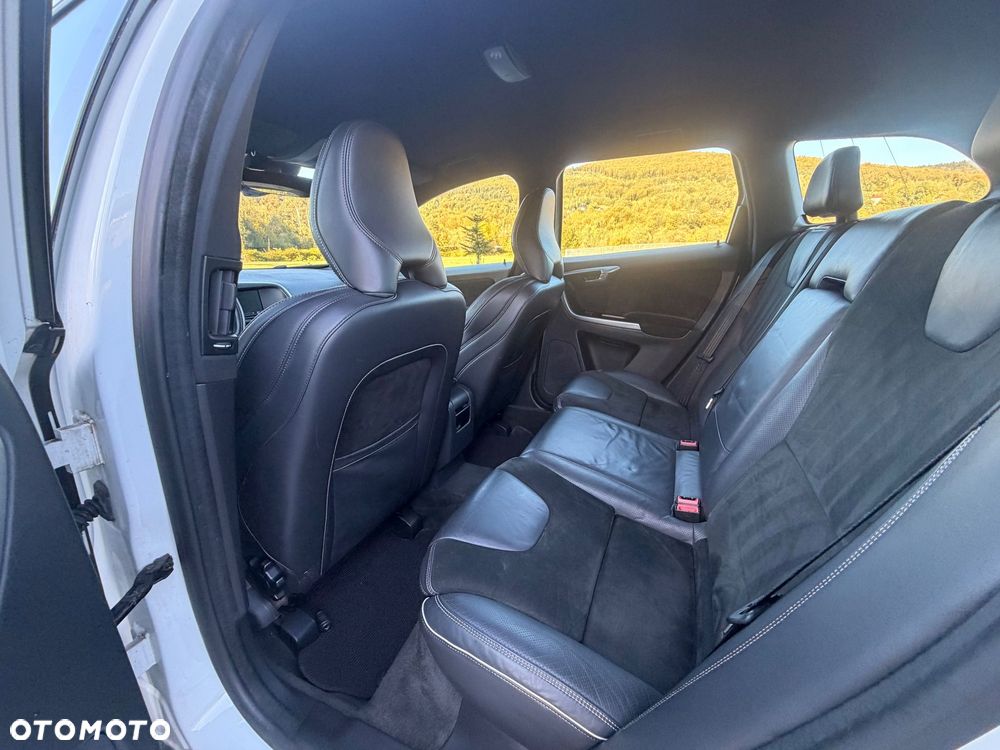 Volvo XC 60 D4 Geartronic Momentum - 22