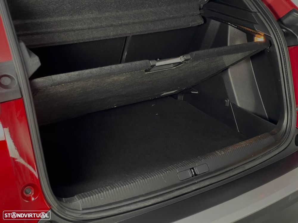 Peugeot 2008 1.2 PureTech Allure EAT8 - 26