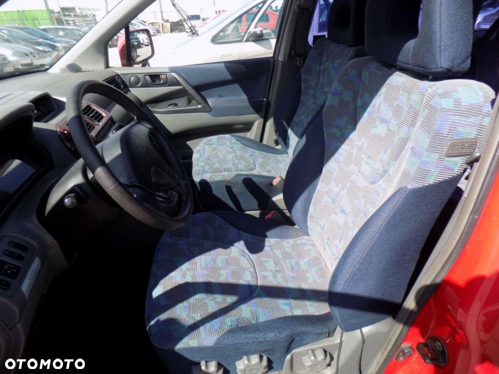 Mitsubishi Space Runner - 6