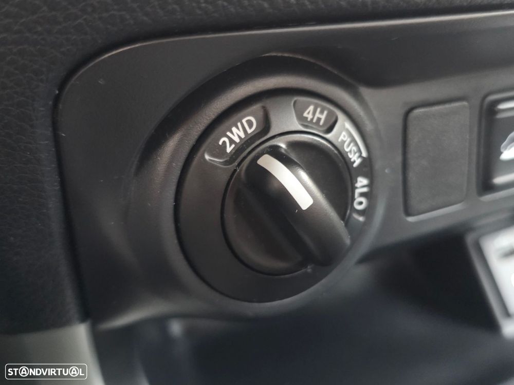 Nissan Navara 2.3 dCi CD 4WD N-Connecta Nav+Barras - 28