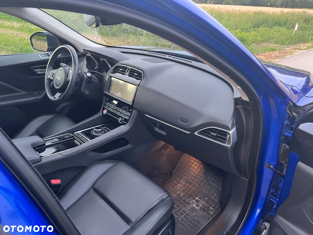 Jaguar F-Pace 2.0 i4P AWD Pure - 12