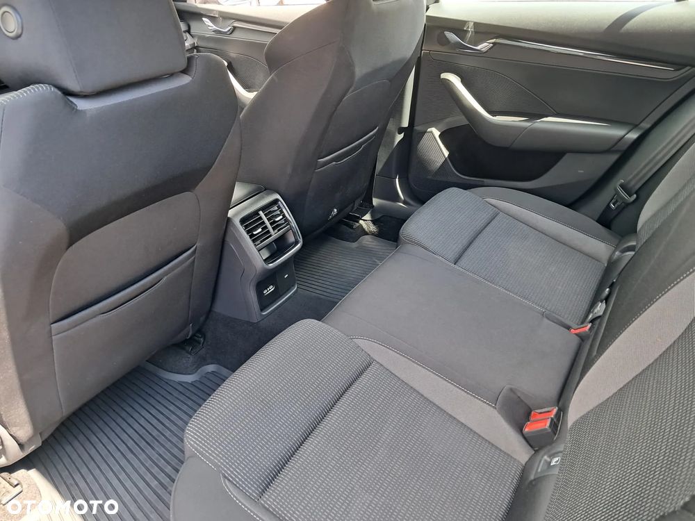 Skoda Octavia 2.0 TDI Ambition DSG - 25