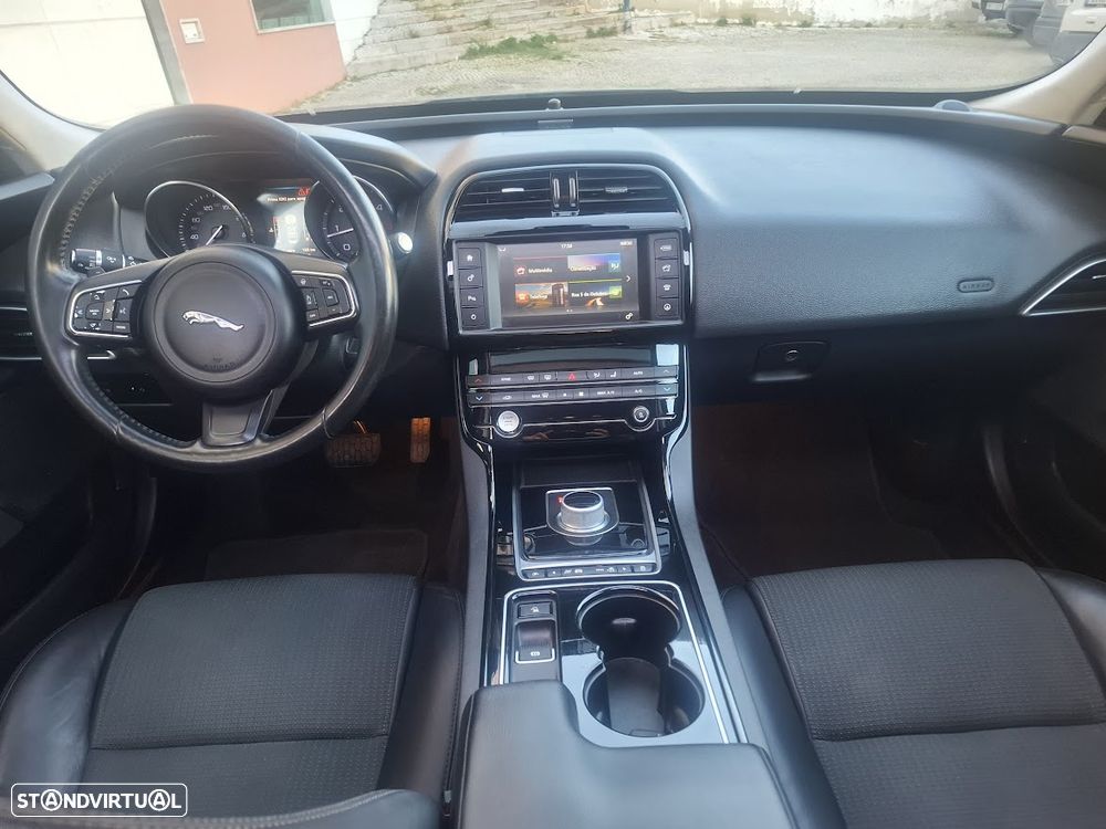 Jaguar XE 2.0 D Prestige Aut. - 8