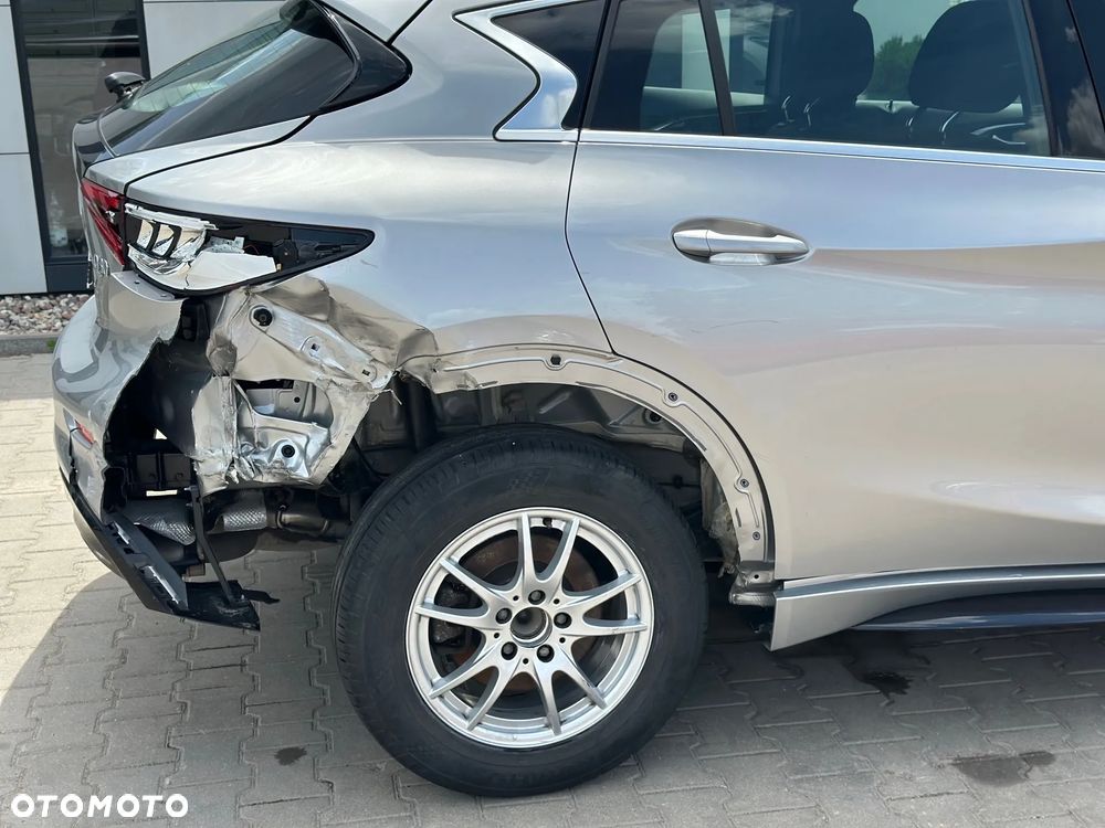 Infiniti Q30 - 8
