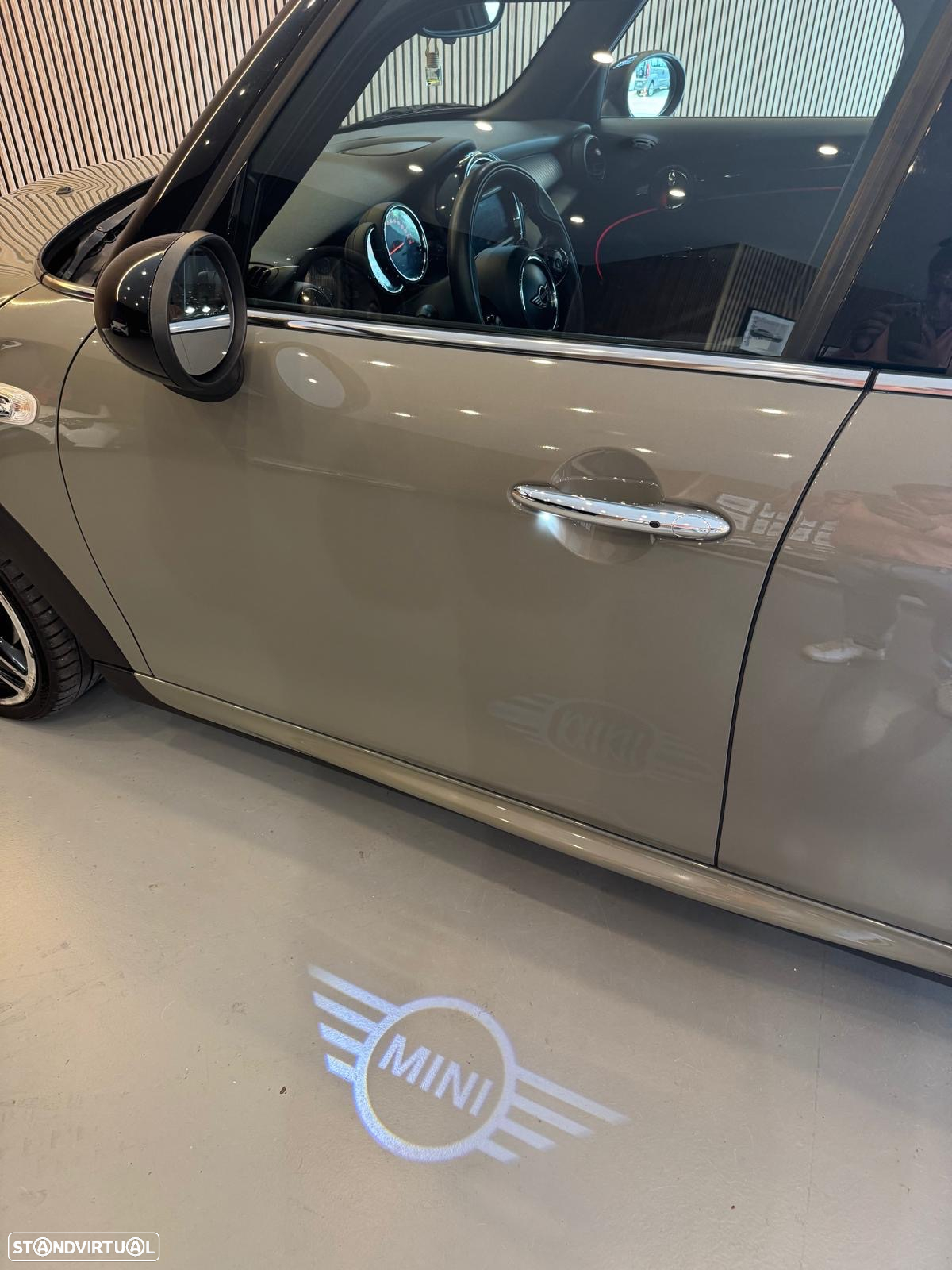MINI 5 Portas Cooper SD Auto Desportiva - 19