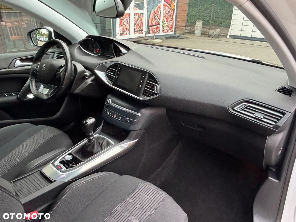 Peugeot 308 1.2 PureTech GPF Allure S&S - 26