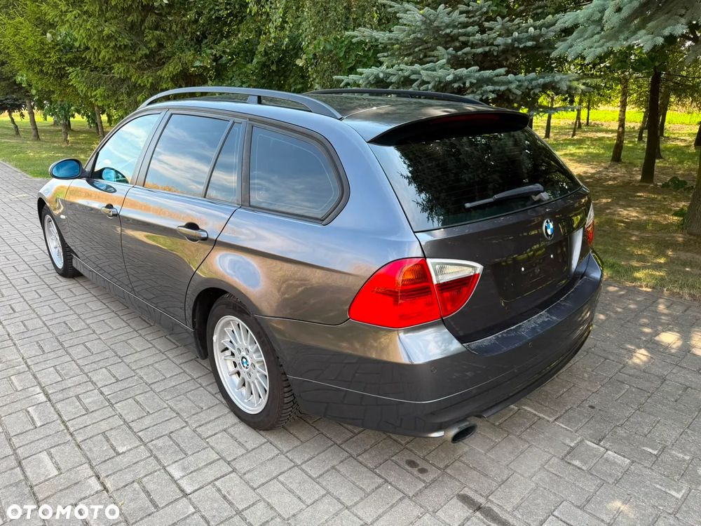 BMW Seria 3 320i - 12