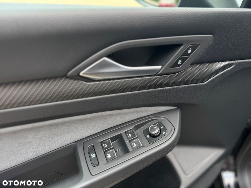 Volkswagen Golf - 28