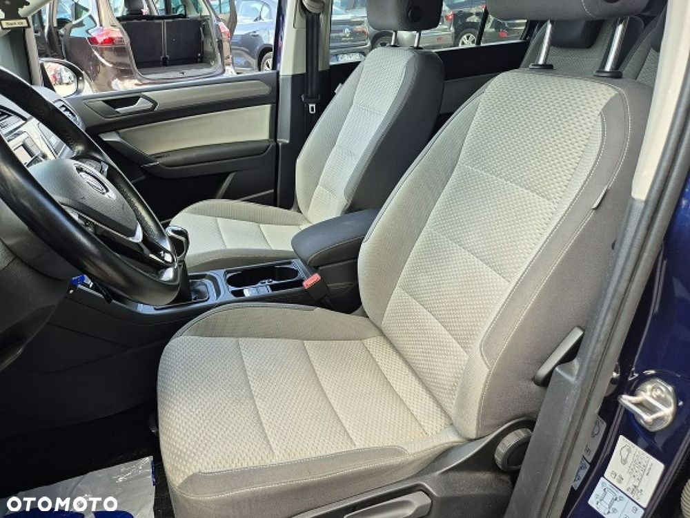 Volkswagen Touran - 23