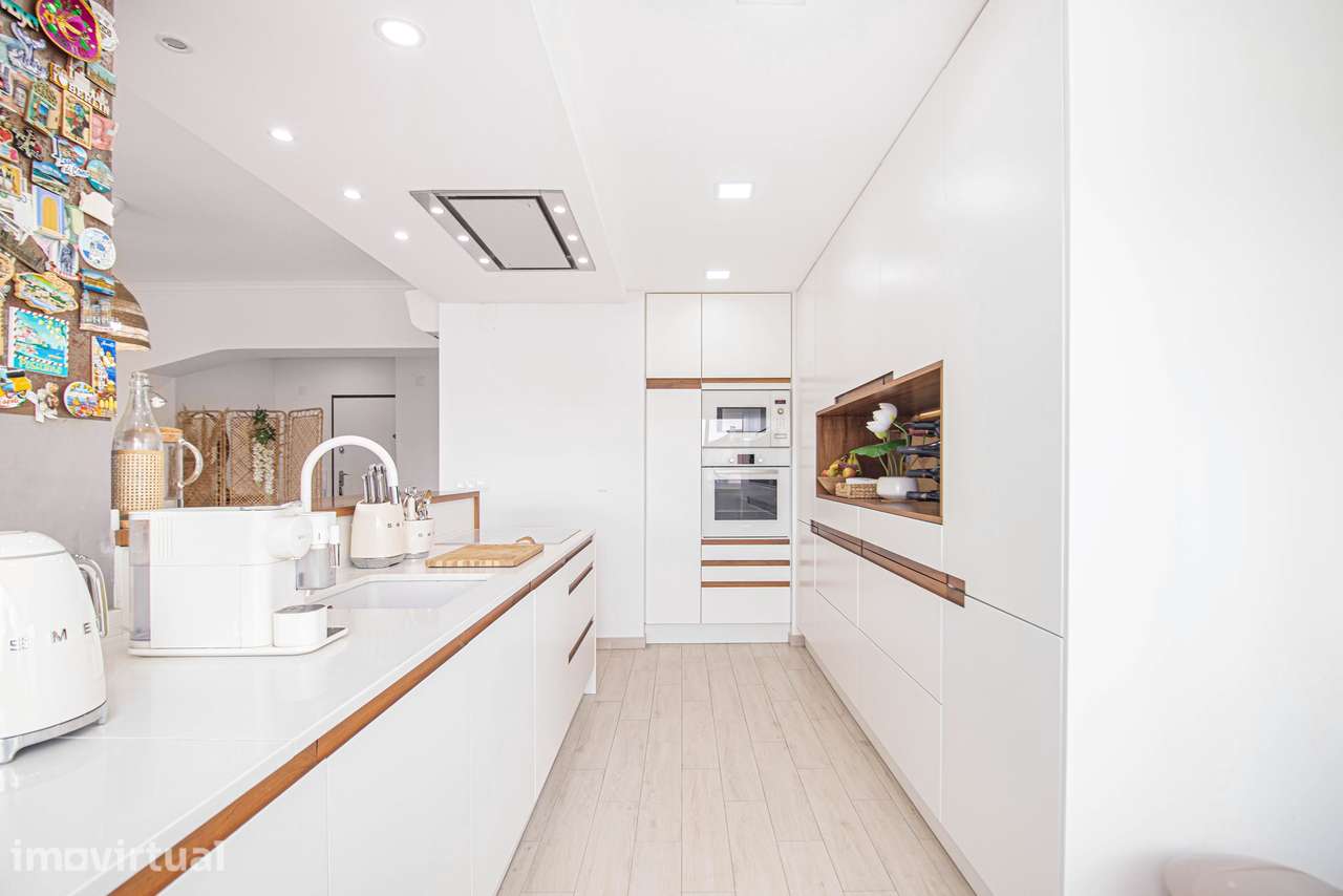 Apartamento T2 totalmente remodelado, acabamentos premium e muita luz - Grande imagem: 5/31