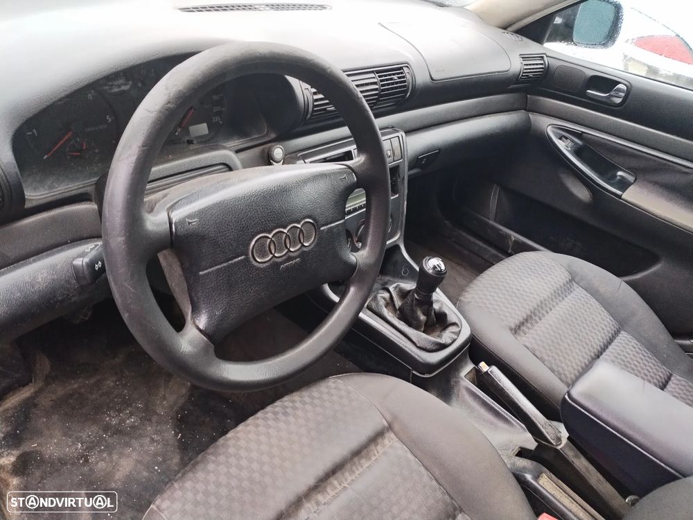 Audi A4 1.9 TDI Attraction - 11