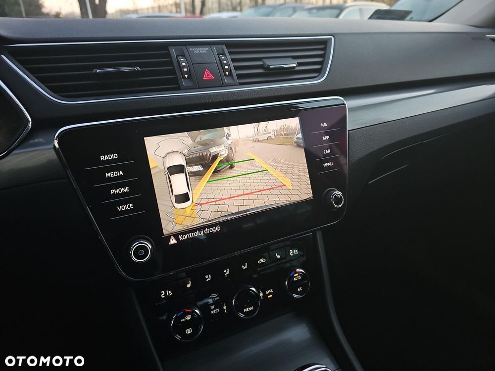 Skoda Superb 2.0 TDI SCR Style DSG - 20