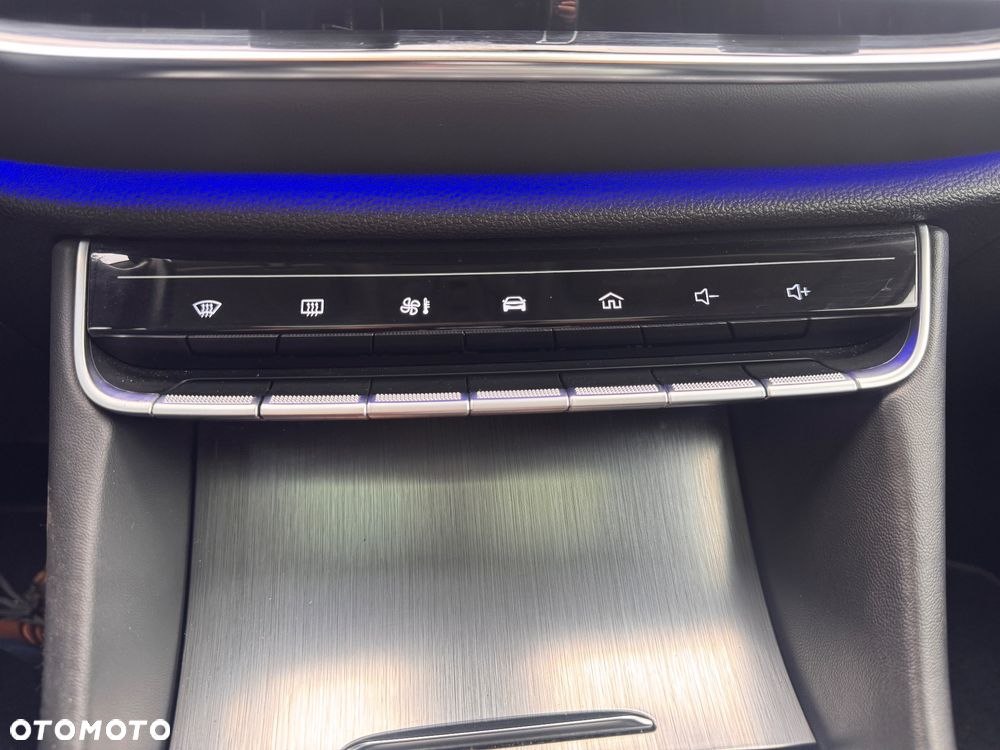 MG EHS Luxury - 23