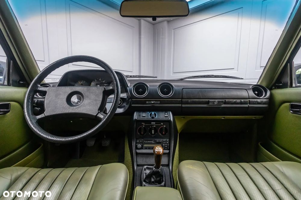 Mercedes-Benz W123 - 26