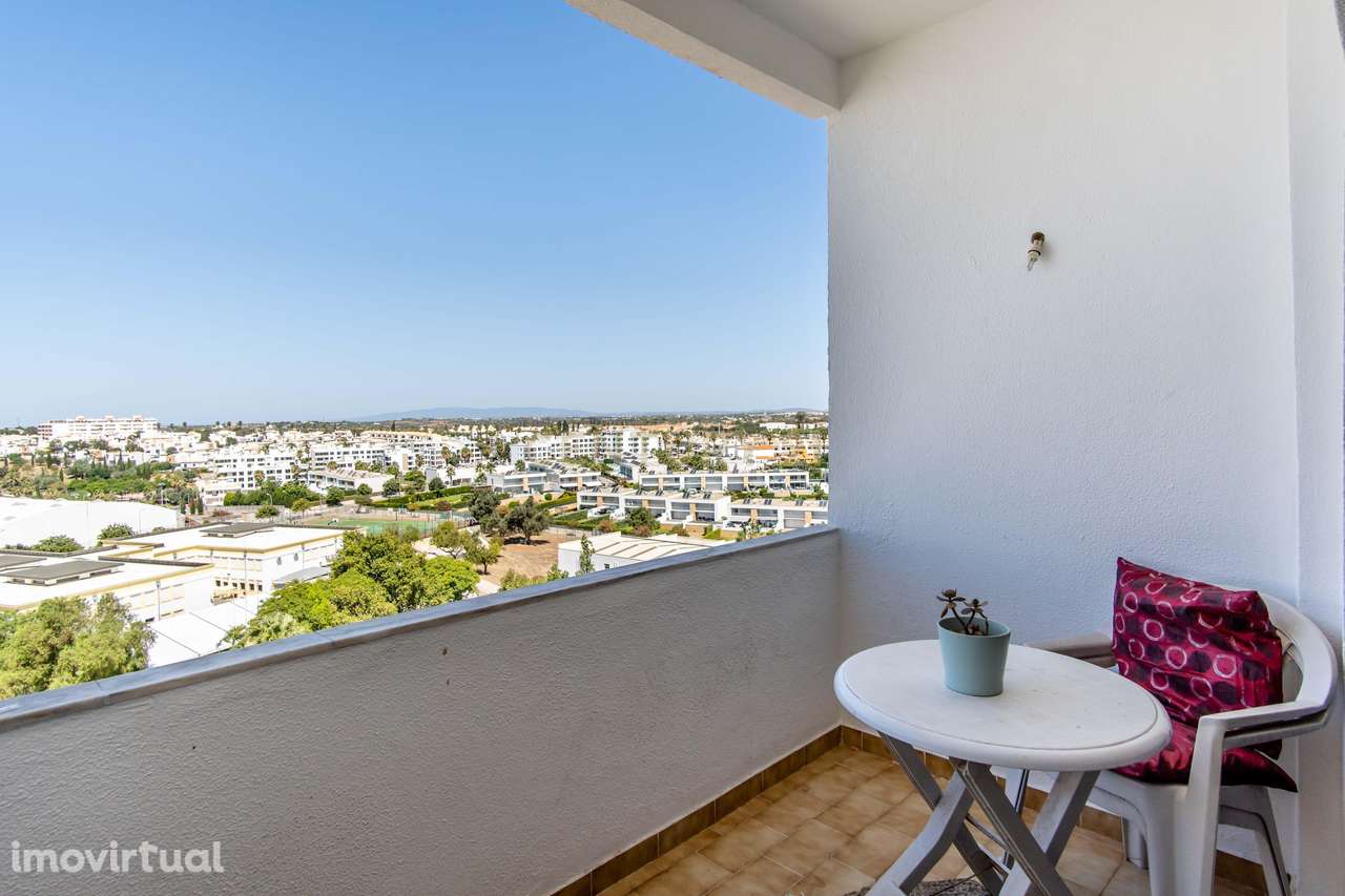 Apartamento T1 com Vista Parcial de Mar, Elevador e Garagem - Grande imagem: 4/19