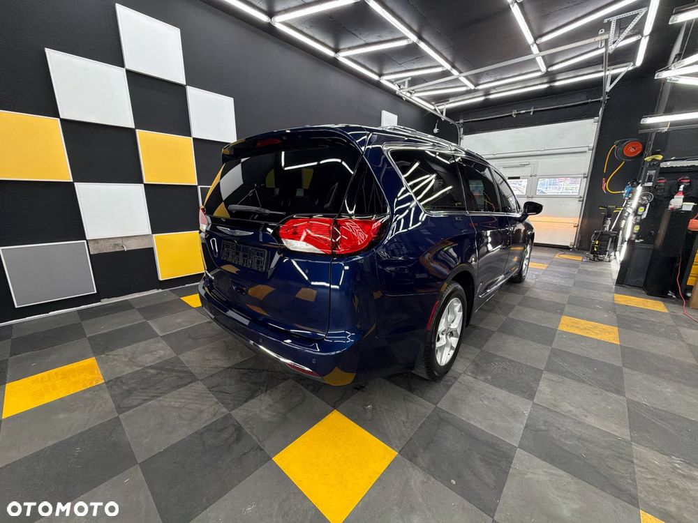 Chrysler Pacifica - 24