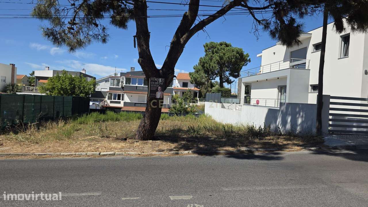 TERRENO PARA CONSTRUÇÃO DE MORADIA TÉRREA OU  T5  NA CHARNECA CAPARICA - Grande imagem: 4/8