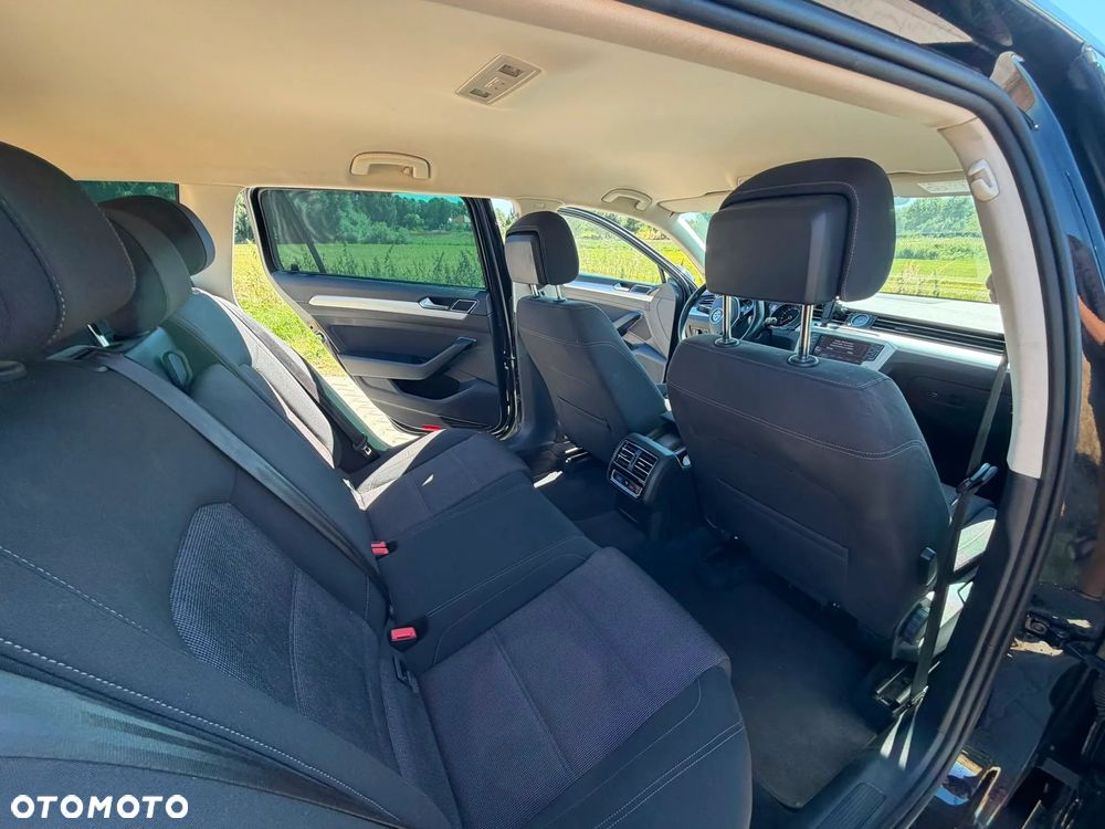 Volkswagen Passat 2.0 TDI SCR Comfortline - 9